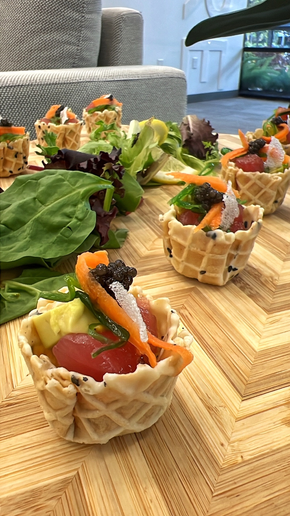Tuna appetizers with vegetables and caviar in crisp cups
